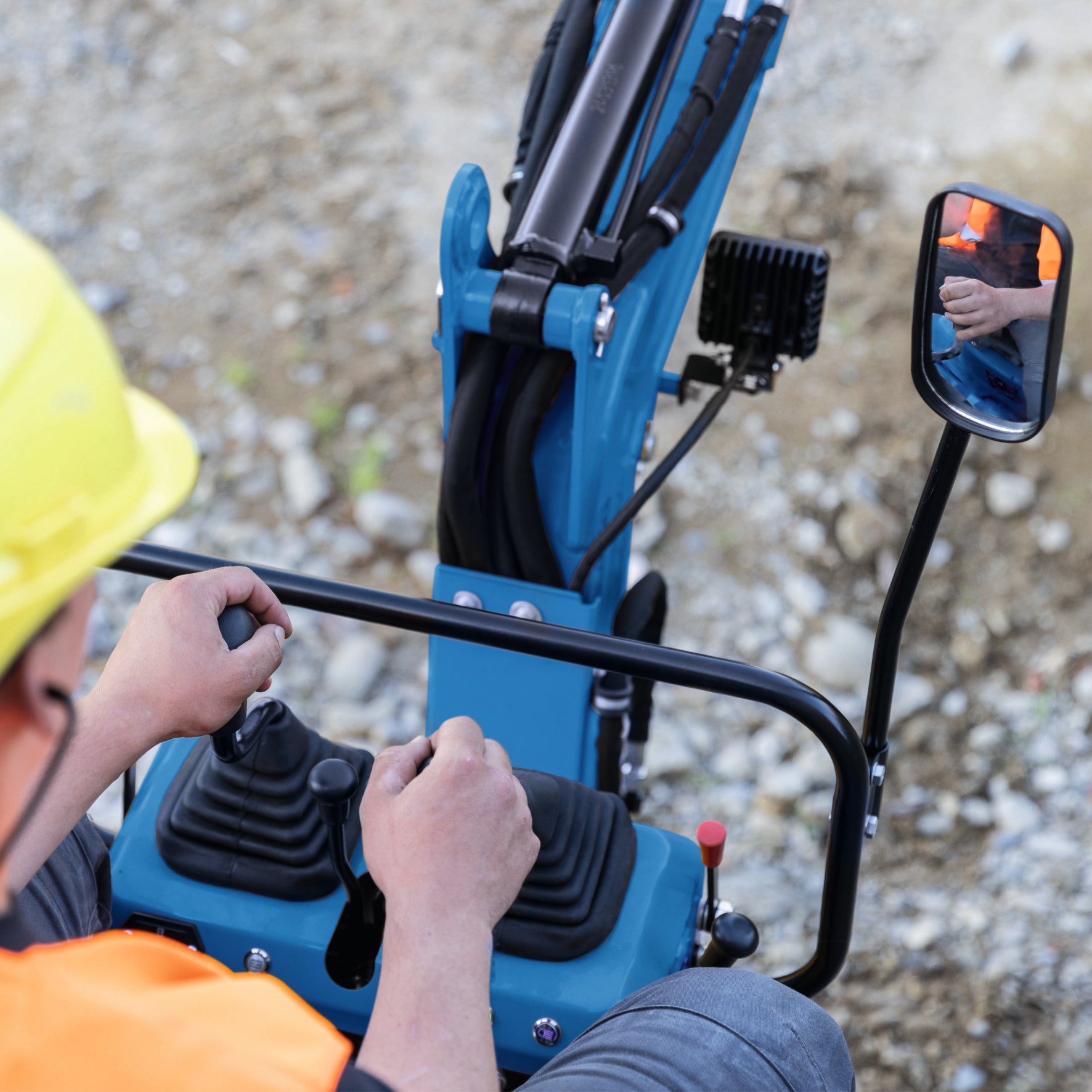 Mini-Bagger EXC815