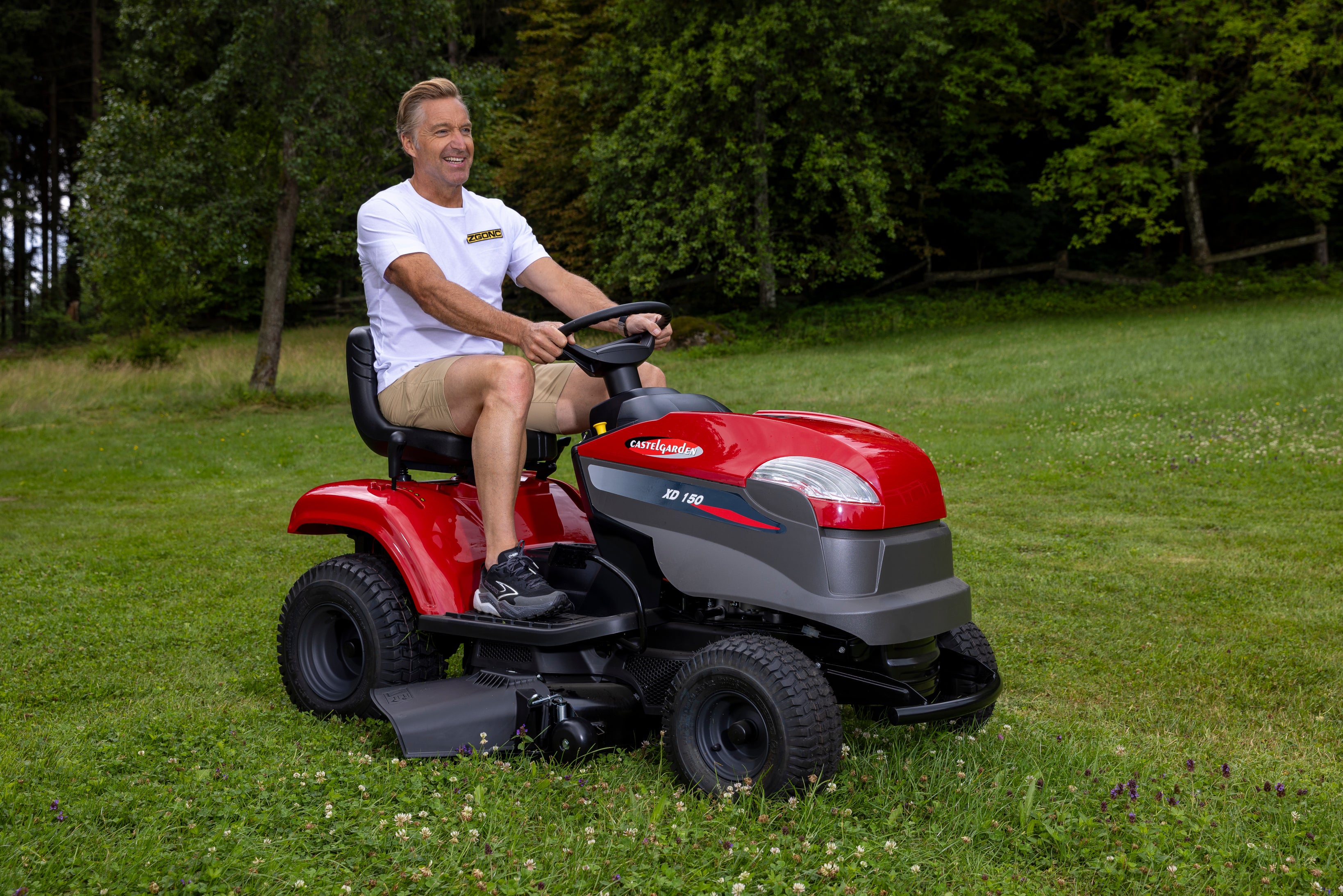 Benzinrasentraktor XD 150