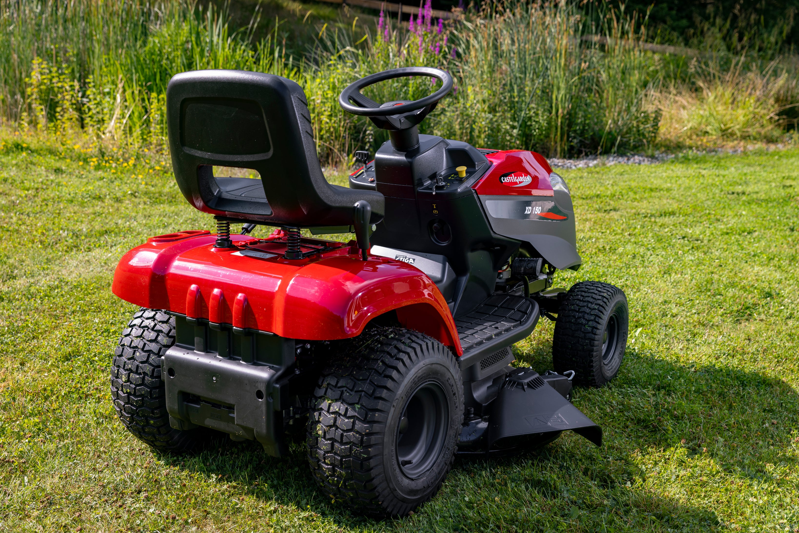 Benzinrasentraktor XD 150