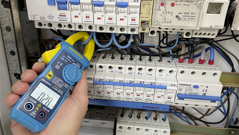 Digital-Stromzange PAN 600AD+ mit automatischer Funktionswahl