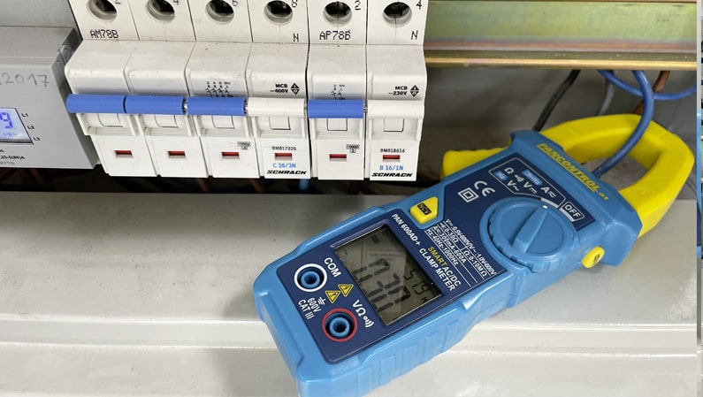 Digital-Stromzange PAN 600AD+ mit automatischer Funktionswahl