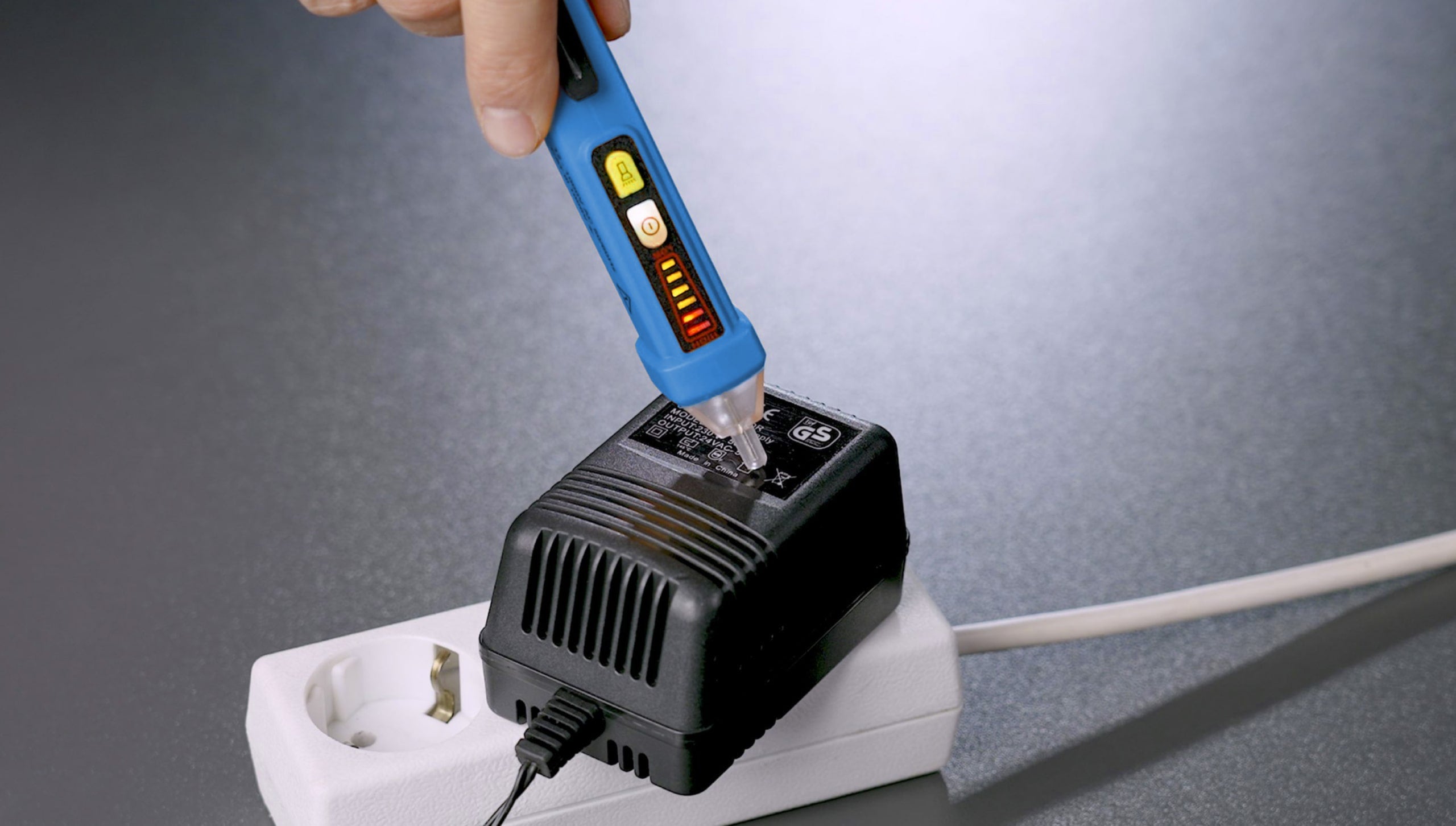 Kontaktloser Spannungsprüfer Voltfinder